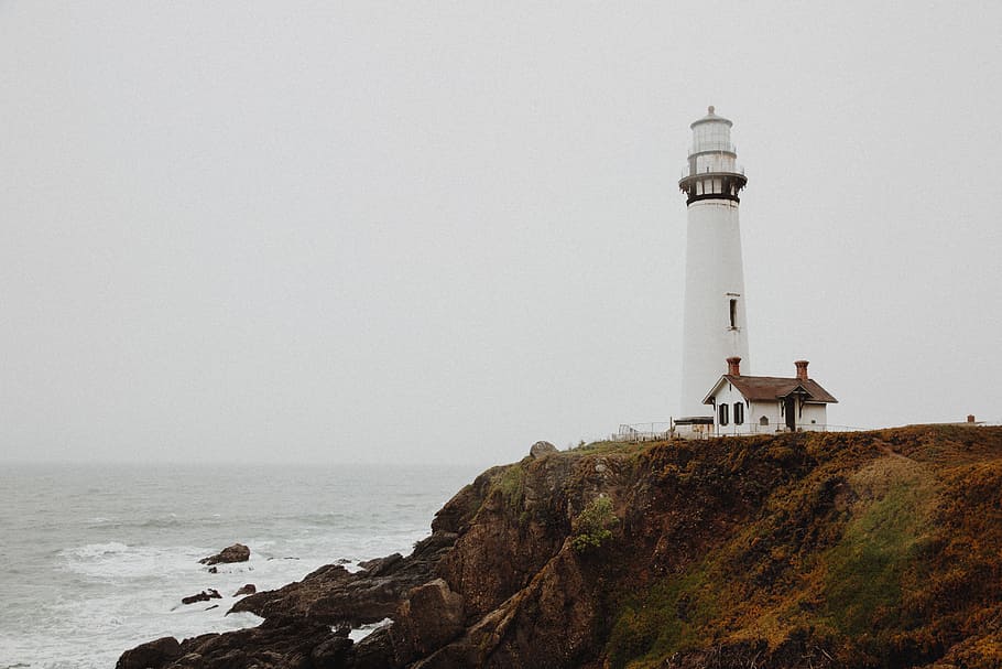 white lighthouse on rocky cliff, lighthouse near body of water HD wallpaper