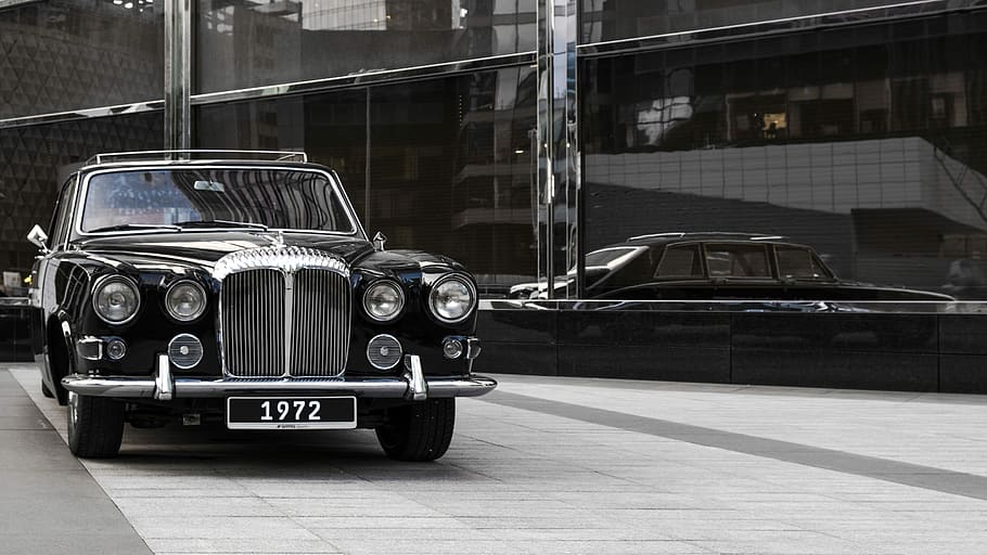 black car with 1972 plate number, black classic car parked near building HD wallpaper