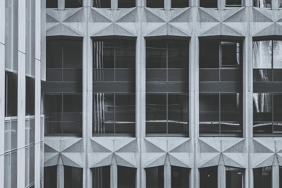 grayscale photography of architectural building, grayscale photo of concrete building HD wallpaper