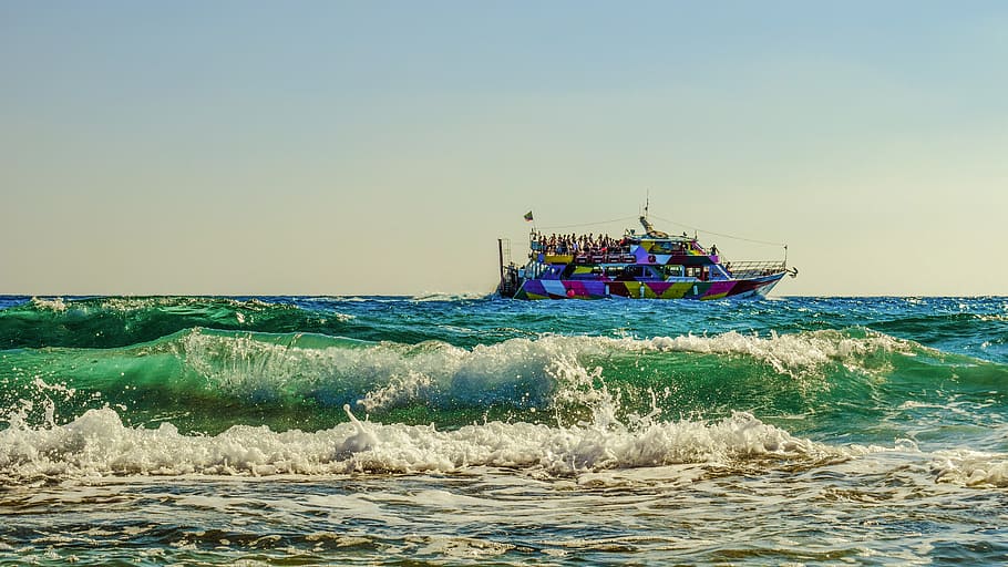 waves, sea, spray, foam, motion, cruise boat, horizon, summer HD wallpaper