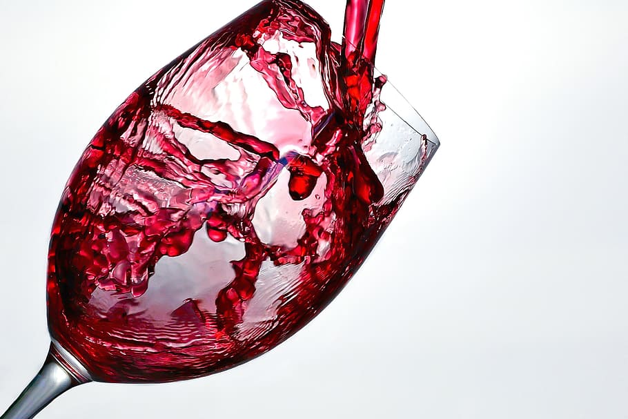 Red wine poured in glass, food/Drink, alcohol, drinks, wineglass, HD wallpaper