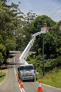 Workers, Men, Linesmen, Electricity, repair, pole, cherry picker HD wallpaper