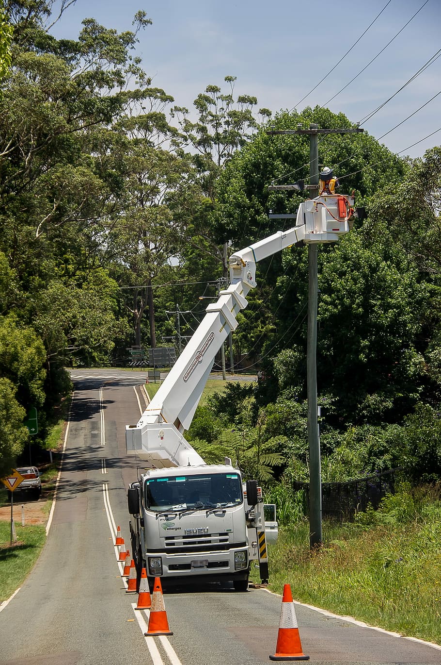 Workers, Men, Linesmen, Electricity, repair, pole, cherry picker HD wallpaper