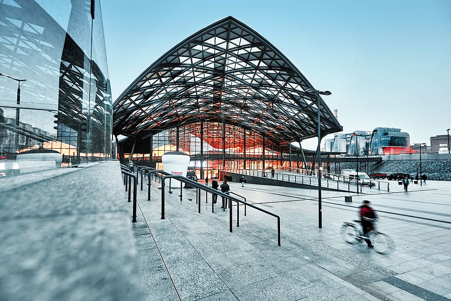 people near glass roof undef blue sky, photo of people walking towards building, HD wallpaper