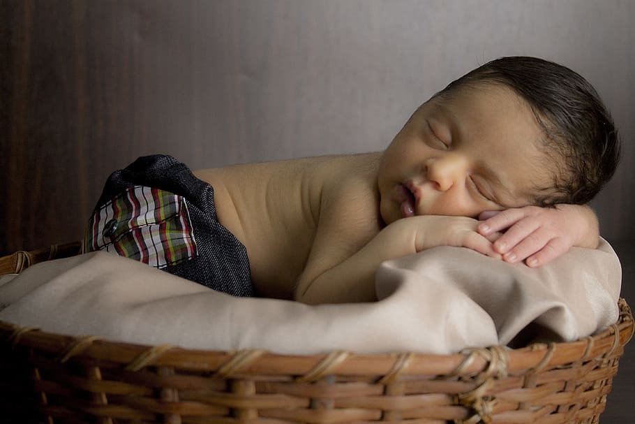 baby sleeping on gray bed inside gray room, basket, hand, mouth HD wallpaper