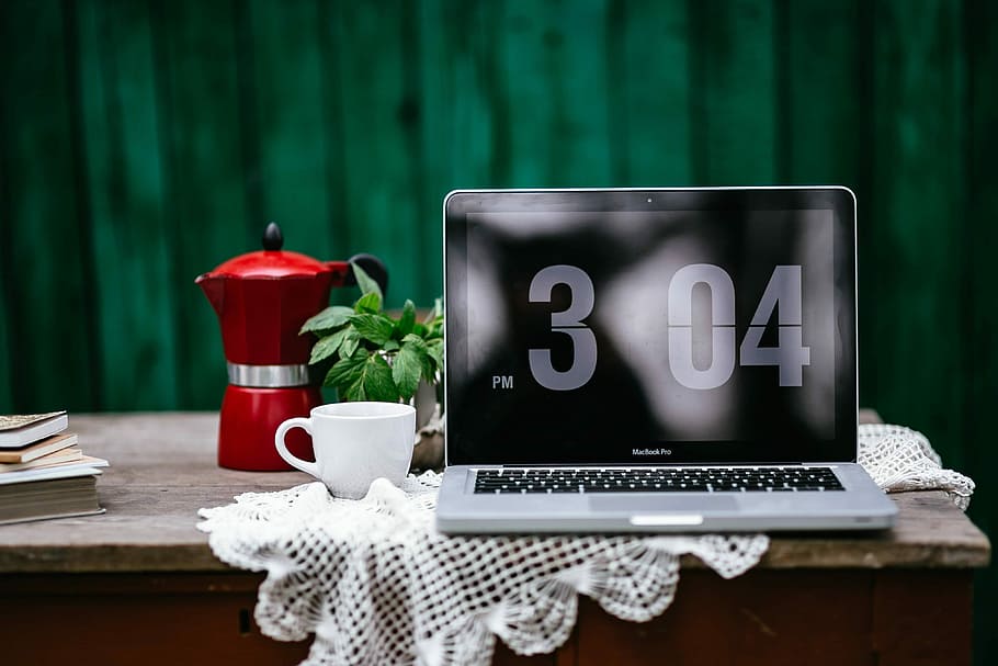 Vintage workplace, workspace, computer, macbook, technology, desk HD wallpaper