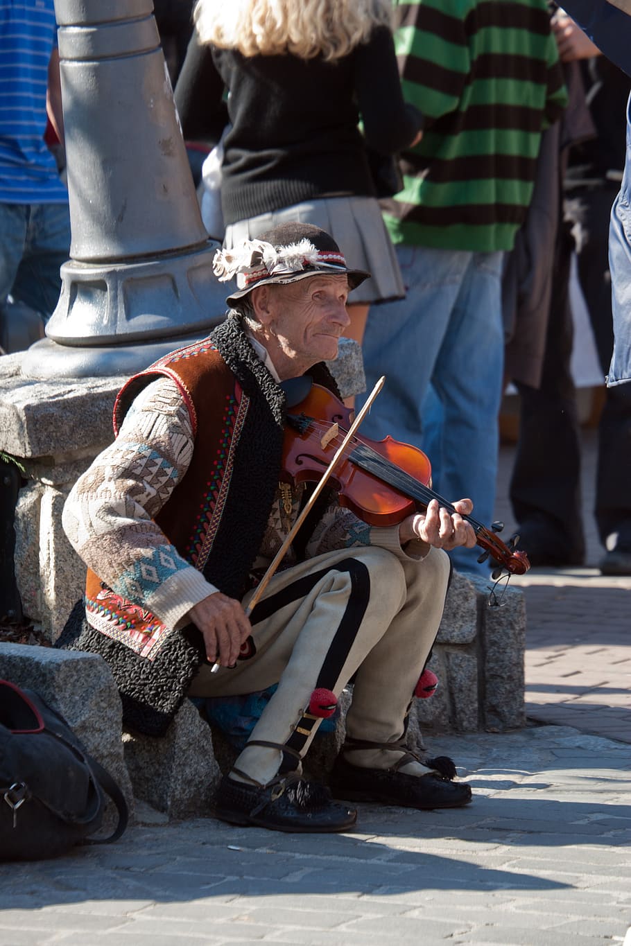 man, elderly, violin, music, poland, street scene, elderly man HD wallpaper