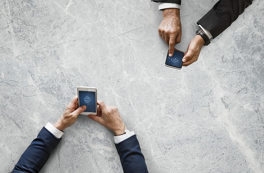 two person using smartphones, hands, arm, table, tech, technology HD wallpaper