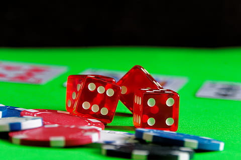 play-poker-cube-gambling-thumbnail.jpg
