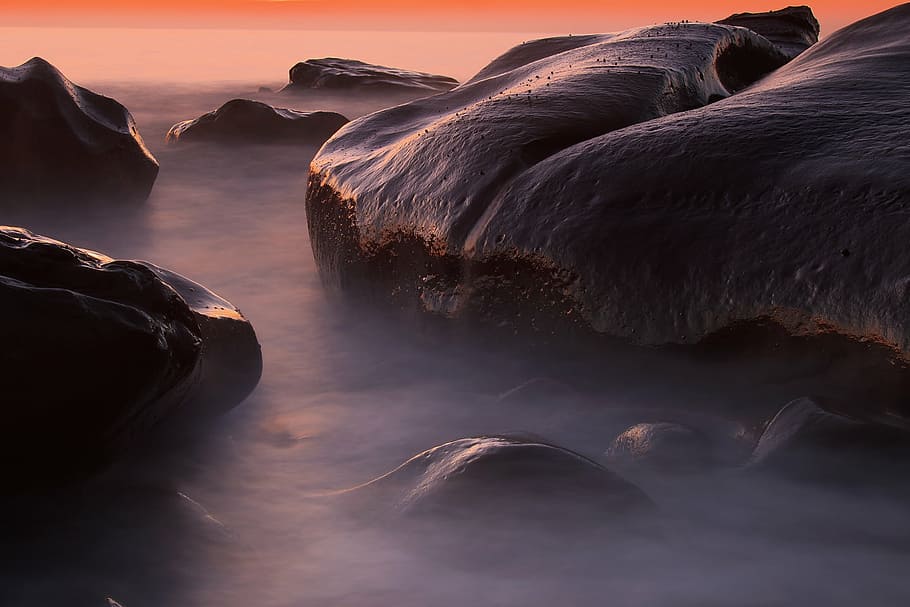 beach, boulders, dawn, dusk, ocean, rocks, sea, seashore, sunrise HD wallpaper