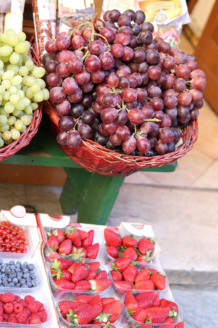 uva, strawberry, healthy eating, food, food and drink, fruit HD wallpaper