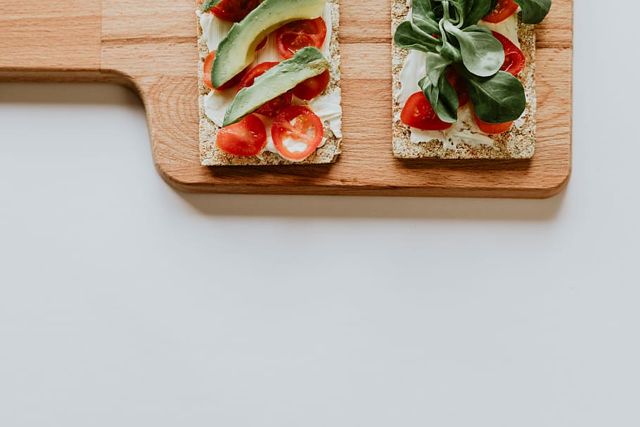 slice avocado and tomatoes on tray, pastry on brown wooden chopping board HD wallpaper