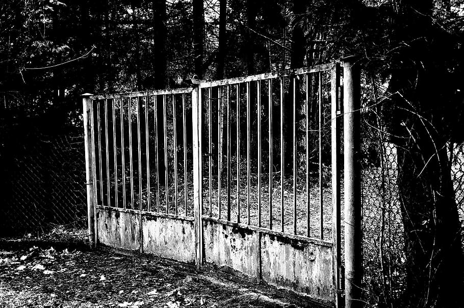 gateway, old, rust, entrance, cordon off, closed, cutoff, black And White HD wallpaper