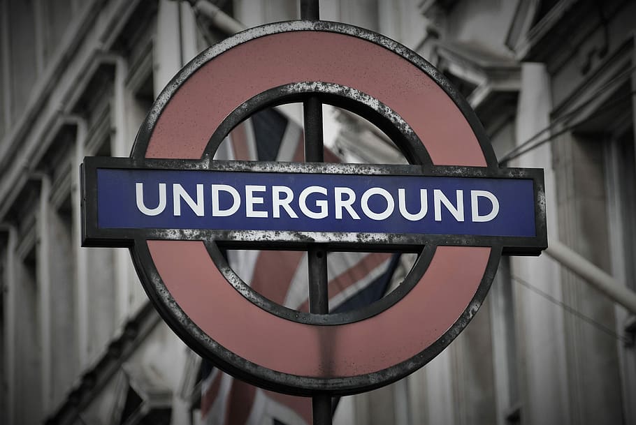 London underground, shallow focus photo of red and blue Underground signage, HD wallpaper