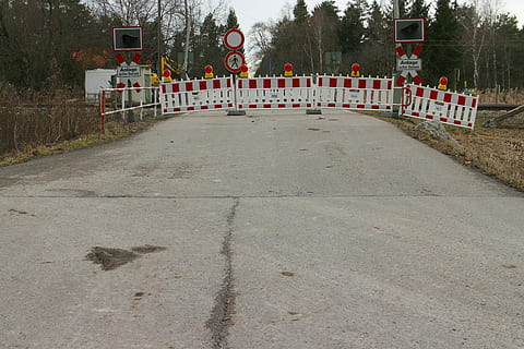 Road, Level Crossing, Barrier, site, bark, attention, warning HD wallpaper