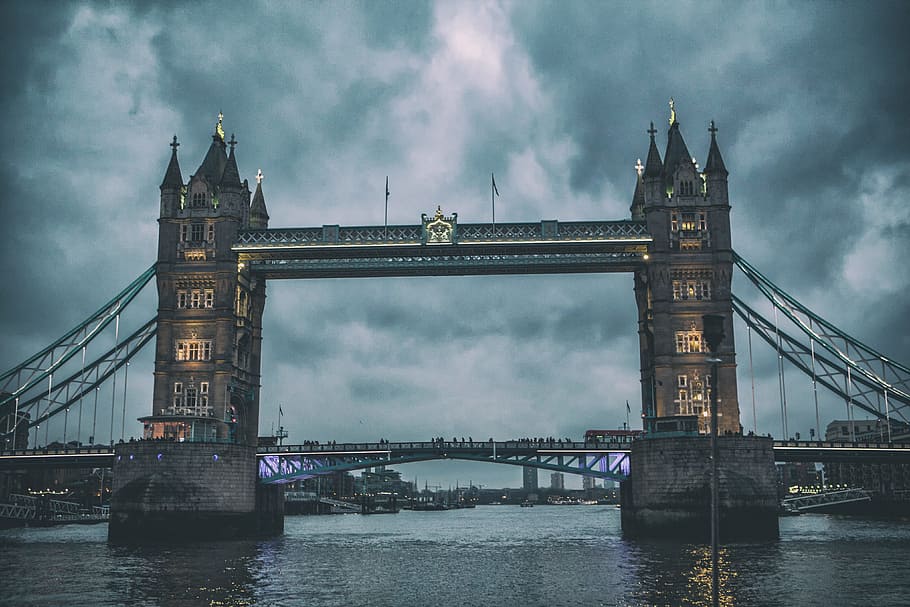 Wide angle shot of Tower Bridge in London at dusk on a grey day, HD wallpaper