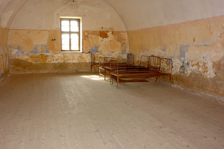 Concentration Camp, Beds, Dormitory, rust, old, theresienstadt HD wallpaper