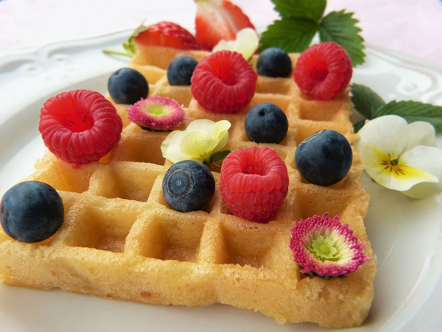 raspberry and blueberry on waffle, fruit, flowers, bake, sugar, HD wallpaper