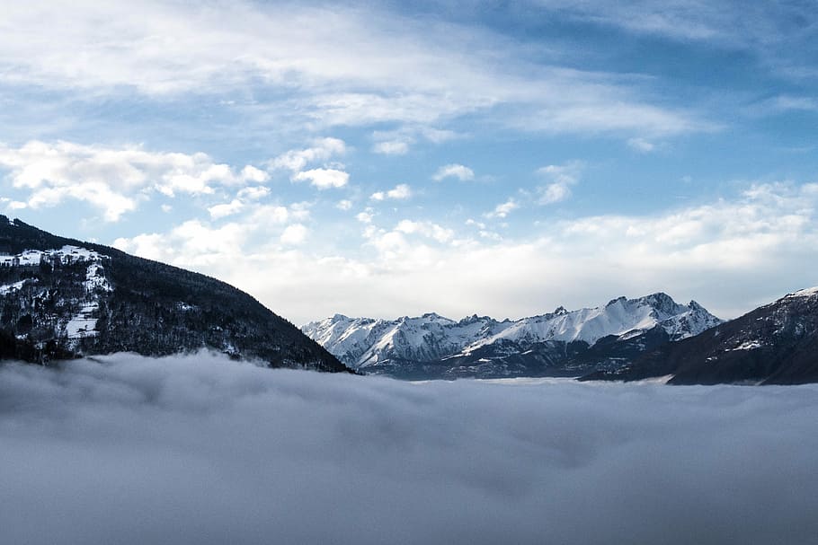 mountain peak during daytime, clouds limit, clouds blanket HD wallpaper