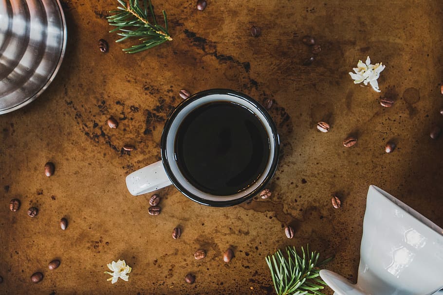 black liquid in white and black ceramic mug, white and black ceramic mug HD wallpaper