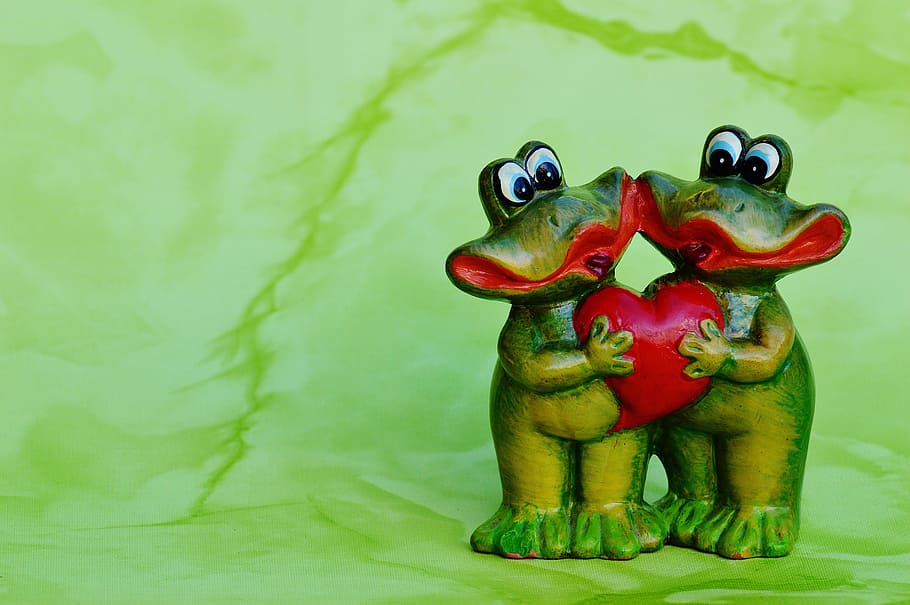 frogs, pair, funny, love, heart, figure, animal, deco, cute HD wallpaper