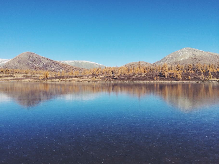 photo of mountains during daytime, lake near mountains, mountain range HD wallpaper