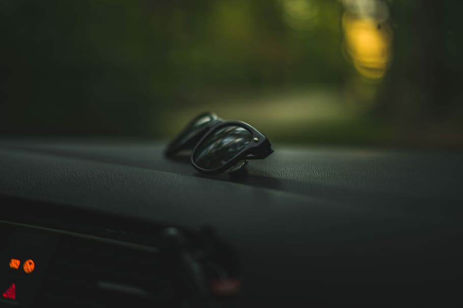black wayfarer sunglasses in car dashboard, windscreen, light HD wallpaper