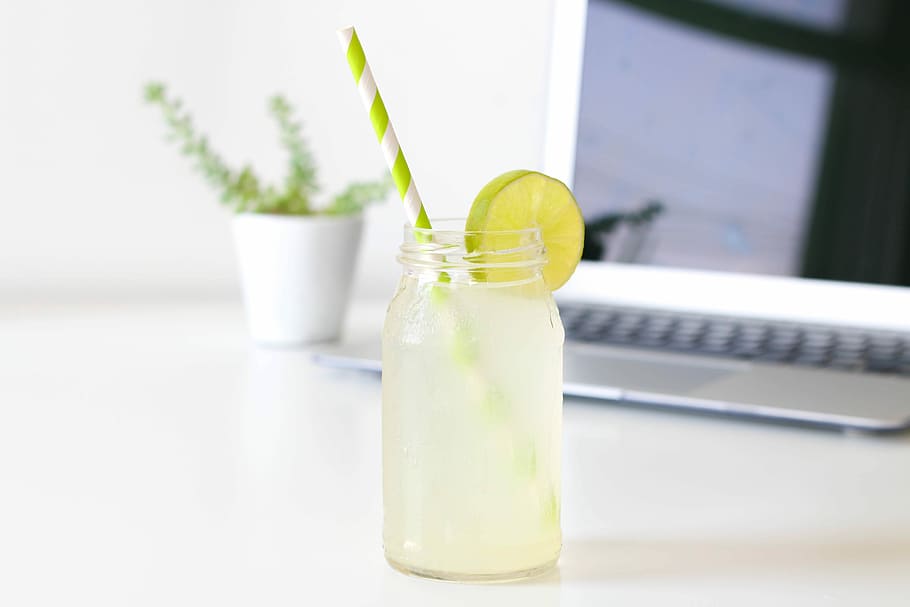 lemon on glass Mason jar, glass of citrus juice with disposable straw HD wallpaper