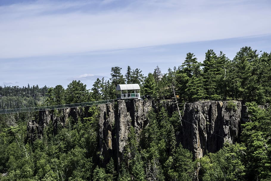 Zipline Station on the slopes at Eagle Canyon, Ontario, bluffs HD wallpaper