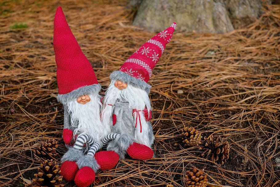 gray-white-and-red gnome dolls, imp, pair, figure, man, woman HD wallpaper