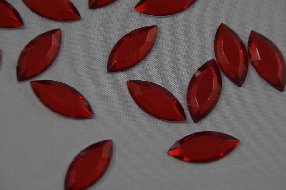 Ruby Red, Rubin, Stray, stray parts, ground, scattered, beads HD wallpaper