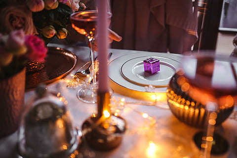 Christmas table decorations, table set, pink, holiday, glamour HD wallpaper