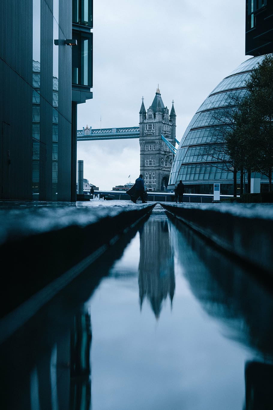 Tower Bridge in London at daytime, grey, concrete, building HD wallpaper