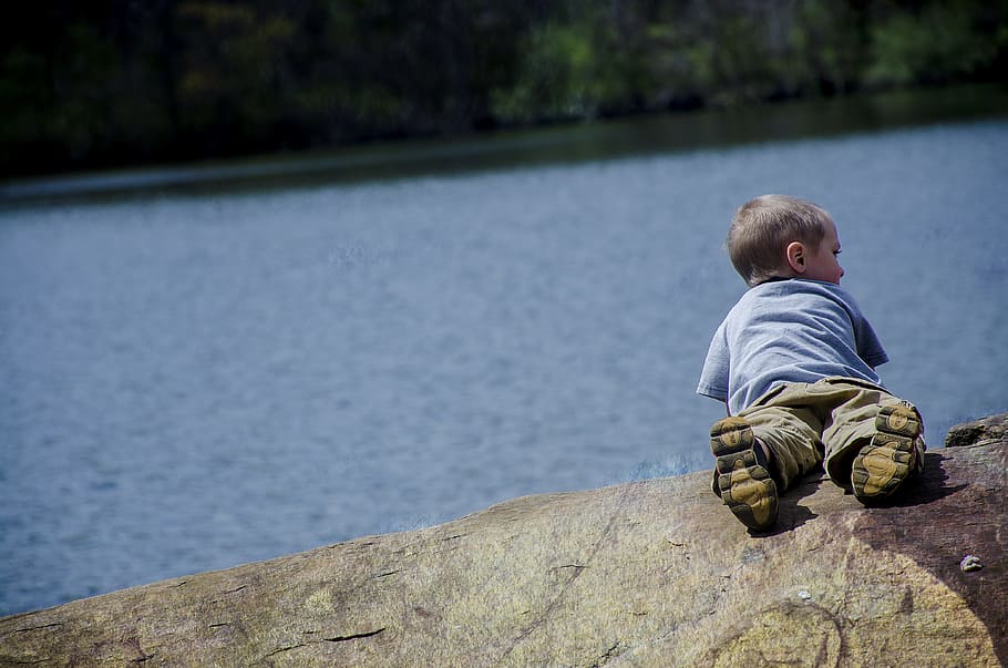 boy lying on brown rock, little, looking, lake, scenery, child HD wallpaper