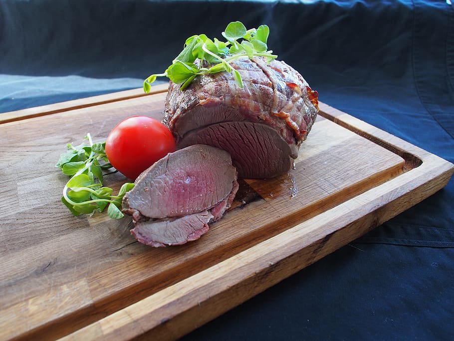 rose, red deer, bacon, medium rare, hovederet, watercress, oven-seared HD wallpaper