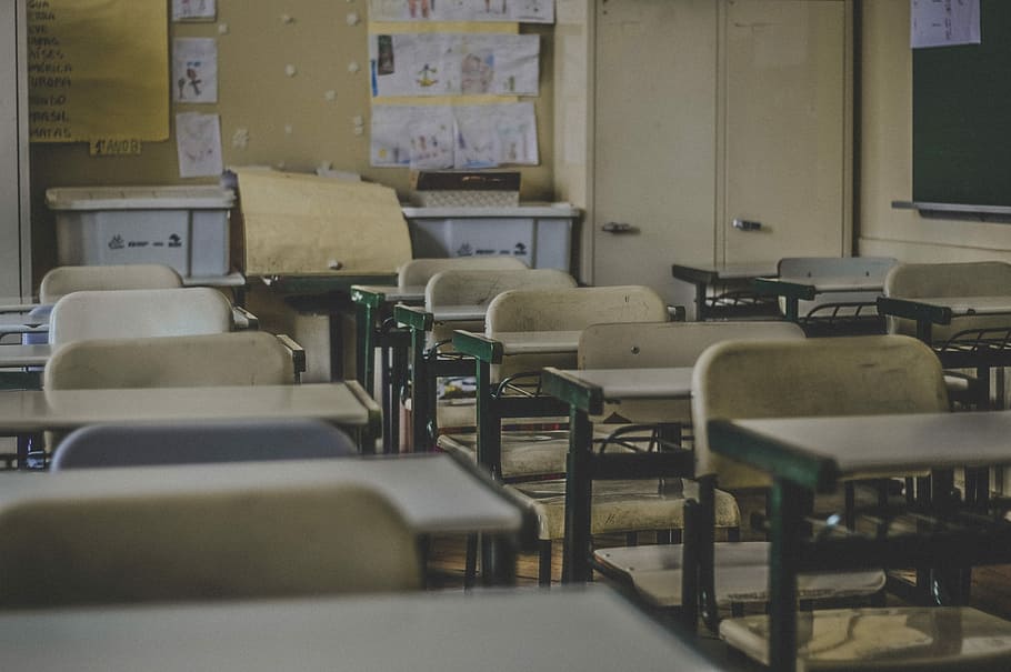 photography of school room, room empty with desks and chairs HD wallpaper