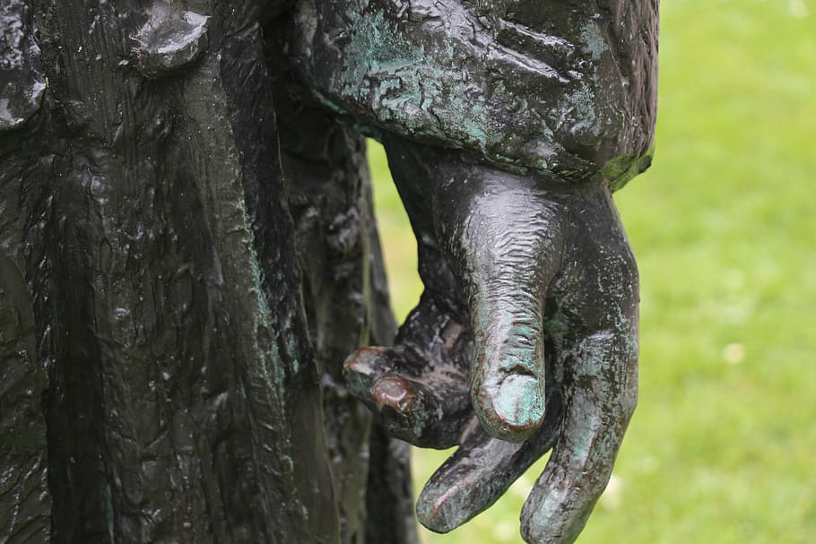 hand, statue, soldier, animal, nature, tree, trunk, plant, tree trunk HD wallpaper