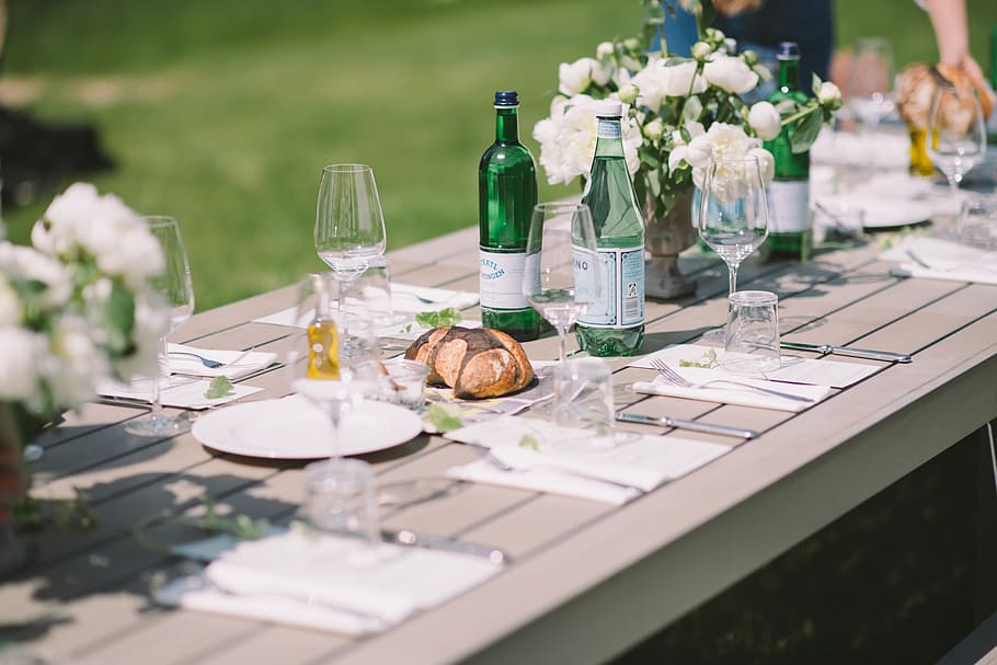 table, wood, wine, flower, white, vase, flowerpot, utensil HD wallpaper