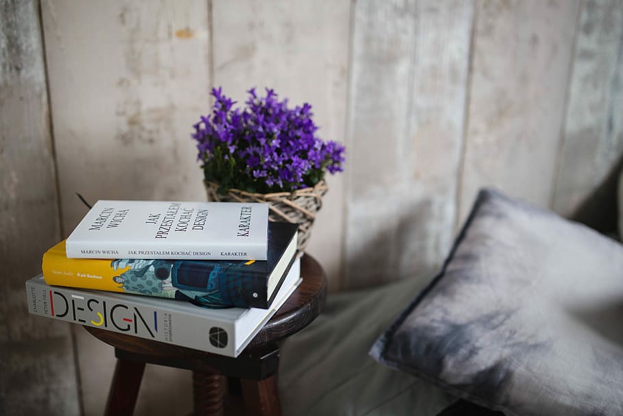 Books and purple flowers on a wooden stool by the bed, flora HD wallpaper