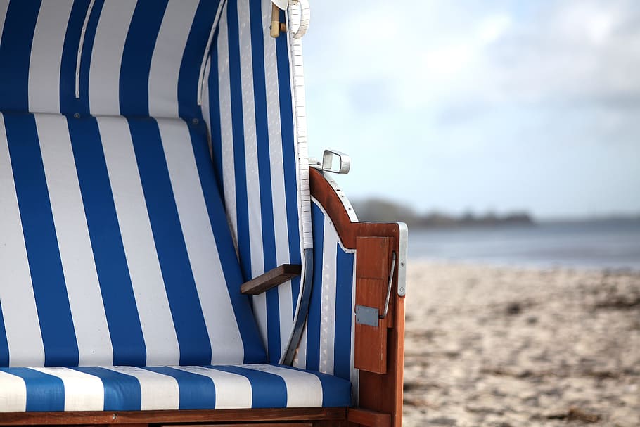 blue padded folding chair, beach chair, white, summer, sky HD wallpaper