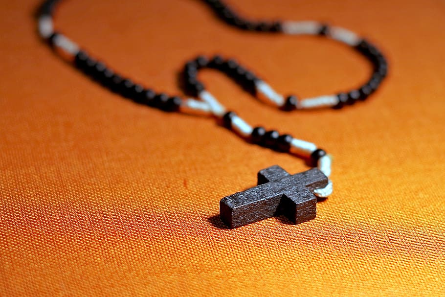 beaded black chain necklace with cross pendant, the rosary, prayer, HD wallpaper