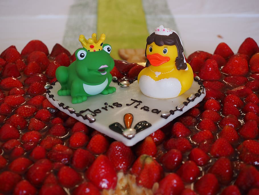 Wedding Cake, Frog Prince, Frog, King, princess, strawberry cake, HD wallpaper