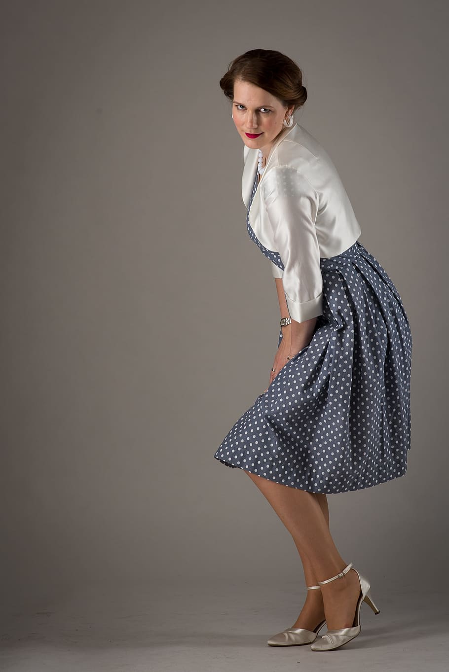woman wearing white long-sleeved shirt and blue skirt, qau HD wallpaper