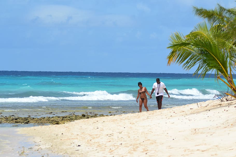 beach, couples, walk, love, happy, romantic, couple beach, water HD wallpaper