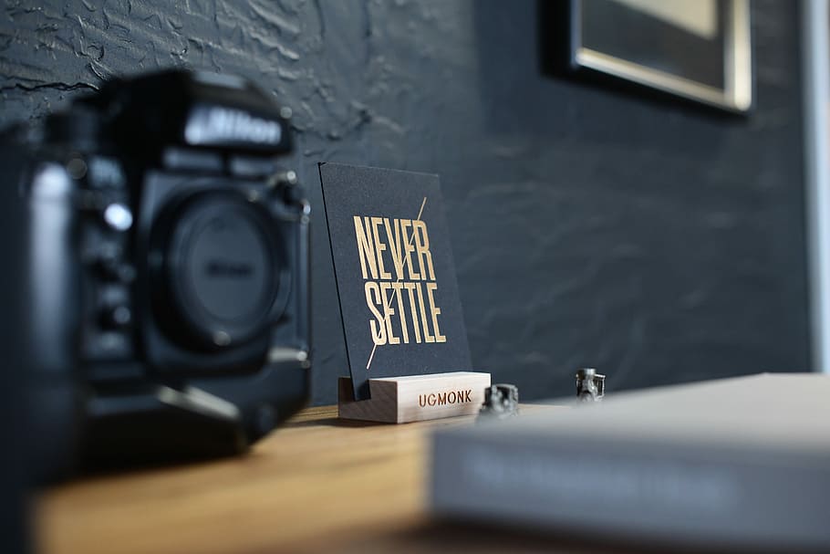 black Nikon DSLR camera beside decor, black Nikon DSLR camera HD wallpaper