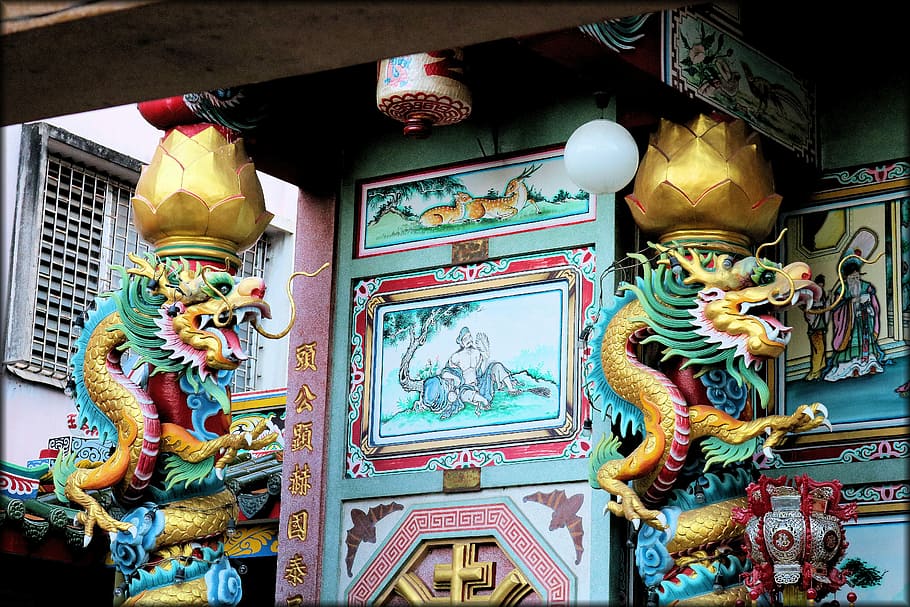 Temple in Thailand, two Chinese dragon statuettes near wall, monument HD wallpaper