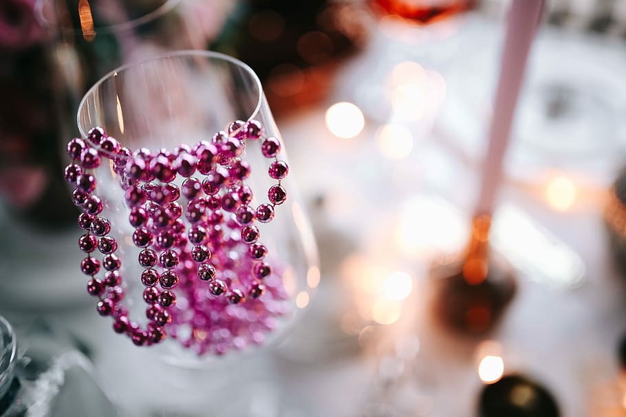 Christmas table decorations, table set, pink, holiday, glamour HD wallpaper