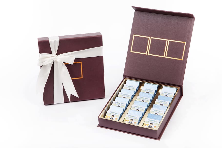 confetti, chocolate, packaging, white background, gift, box HD wallpaper