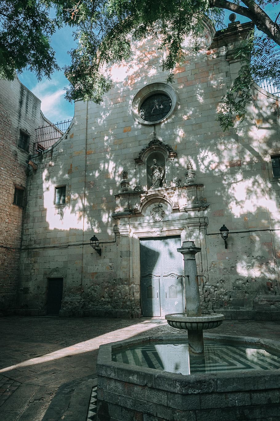 Church With Outdoor Fountain, abandoned, ancient, architecture HD wallpaper