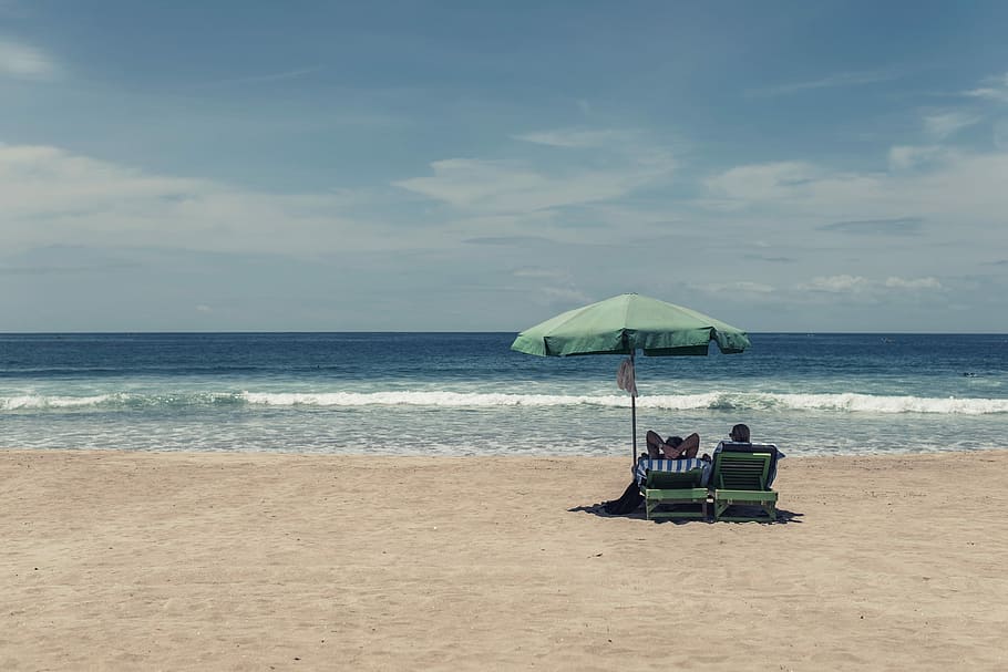 green patio umbrella with sun chairs during daytime, beach, sea HD wallpaper